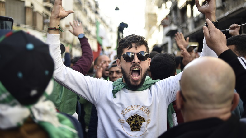 Algérie : à quelques semaines de son premier anniversaire, le Hirak ne faiblit pas (VIDEOS)