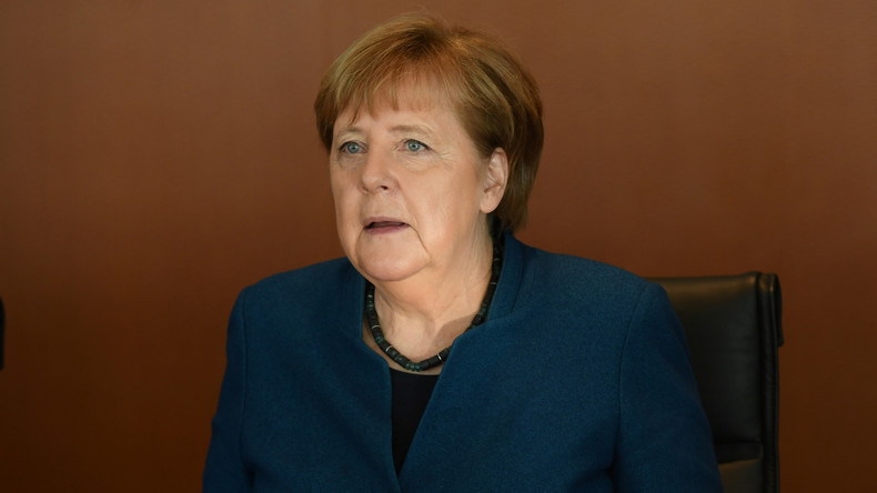 Allemagne : le gouvernement d'Angela Merkel fragilisé après des couacs avec la droite radicale