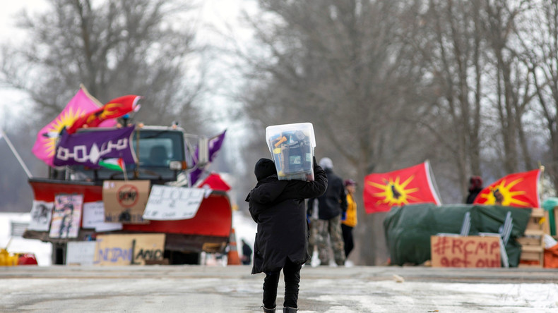 Canada : des Amérindiens mettent la pression sur Trudeau en bloquant le trafic ferroviaire