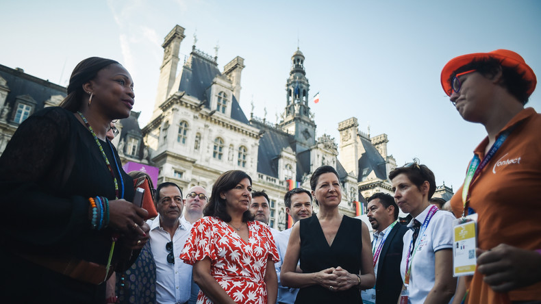 Agnès Buzyn tacle Anne Hidalgo sur sa gestion du coronavirus, l'équipe de la maire de Paris riposte
