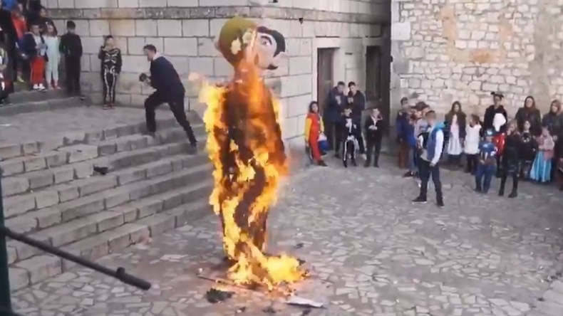 Croatie : des poupées de carnaval représentant un couple homosexuel tenant un enfant incendiées