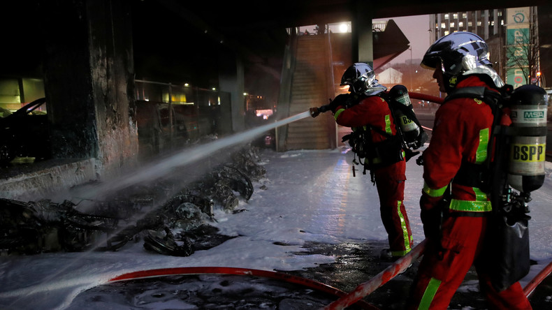 «Chaos», «racailles» : la droite réagit aux incendies en marge du concert d'une star congolaise