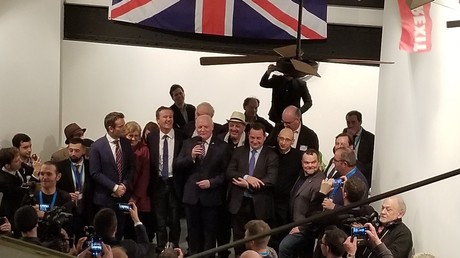 Les pro-Frexit et souverainistes ont célébré ensemble la sortie du Royaume-Uni de l'Union européenne