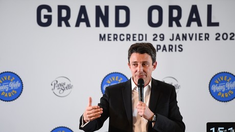 Poste de «manager de rue», «100 000 euros» pour acheter un logement: Griveaux détaille son programme