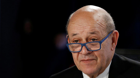 Sept hommes soupçonnés d'avoir subtilisé 50 millions d'euros en se faisant passer pour Le Drian