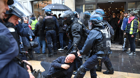 Combats de rue et violentes interpellations à Bordeaux : 29 personnes en garde à vue après l'acte 65