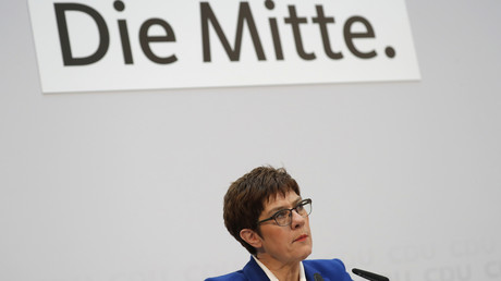 La dauphine désignée d'Angela Merkel jette l'éponge, la fin d'une ère politique en Allemagne ?