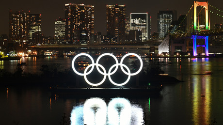 Les anneaux olympiques sont affichés au large du parc marin d'Odaiba lors de la cérémonie commémorative de l'année Tokyo 2020 à Tokyo le 24 janvier 2020 (image d'illustration).