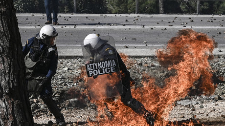Lesbos : les Grecs manifestent contre de nouveaux camps de migrants, crainte d'un afflux de Turquie