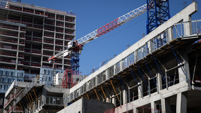 Muriel Pénicaud fustige le «défaitisme» d'un syndicat du BTP ayant appelé à l'arrêt des chantiers