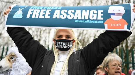 Le parlement genevois demande au gouvernement suisse d'accorder un visa humanitaire à Assange