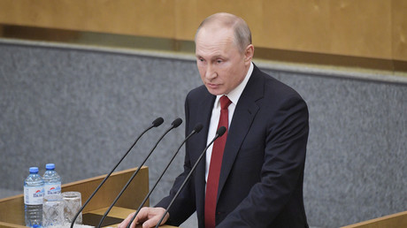 Le président russe Vladimir Poutine s'adresse à la Douma le 10 mars 2020.