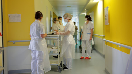 Les personnel soignant tire la sonnette d'alarme depuis plusieurs semaines sur le manque de matériels et de masques (image d'illustration dans un hôpital à Vannes).