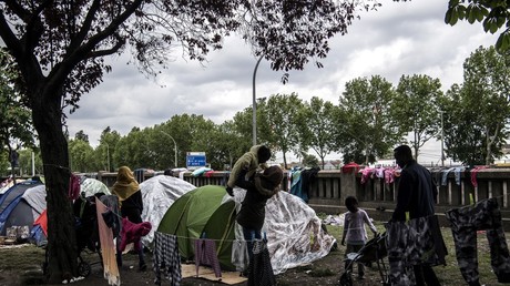 Migrants : le bidonville d'Aubervilliers évacué, en pleine pandémie de Covid-19