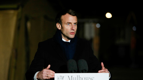 Emmanuel Macron lors de son intervention à Mulhouse le 25 mars 2020, a fustigé tous ceux qui provoqueraient la division et la fracture dans le pays.