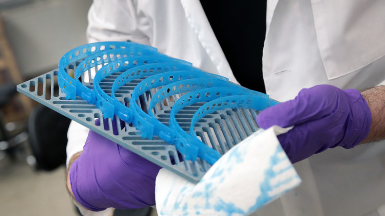 Coronavirus : en France, des volontaires impriment des équipements en 3D pour pallier les pénuries