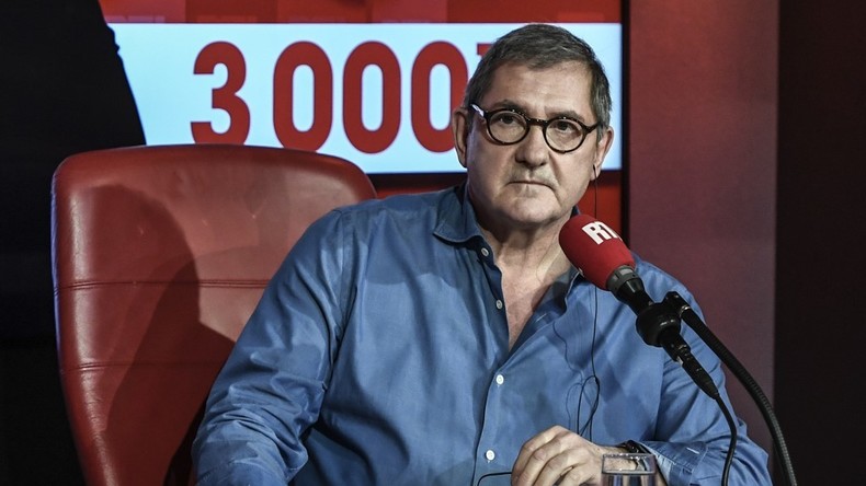 «Pleurniche permanente hospitalière» : Yves Calvi pris dans une polémique à retardement (VIDEO)
