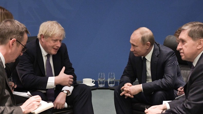 Poutine à Johnson : «Votre optimisme et votre sens de l'humour vous aideront à vaincre la maladie»
