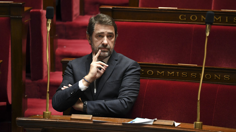 Castaner reconnaît avoir réquisitionné une cargaison de masques adressée aux collectivités locales