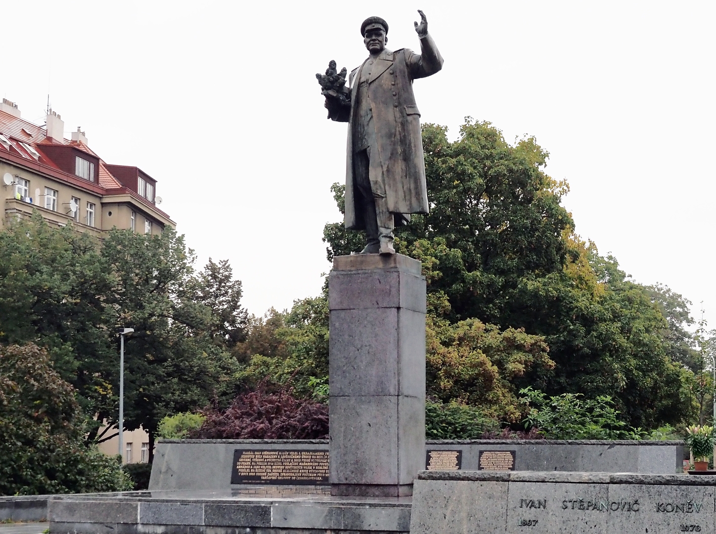 La Russie ouvre une enquête sur le démantèlement d'un monument soviétique à Prague
