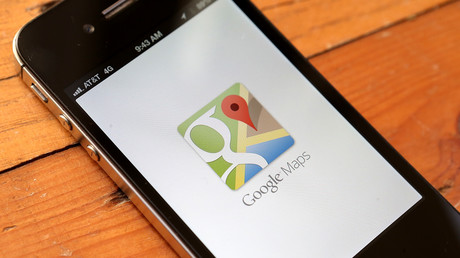 L'application Google Maps est vue sur un Apple iPhone 4S le 13 décembre 2012 à Fairfax, en Californie. (image d'illustration)