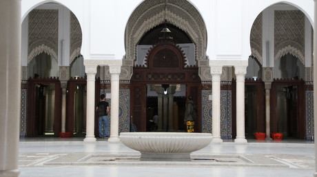 Covid-19 : les musulmans de France contraints de réduire pratique du culte et consommation