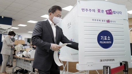 Corée du Sud : surfant sur sa gestion de l’épidémie de coronavirus, Moon remporte les législatives