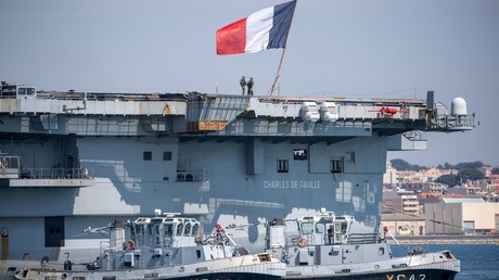 «L'armée a joué avec notre vie» : polémique autour du Covid-19 sur le porte-avions Charles de Gaulle