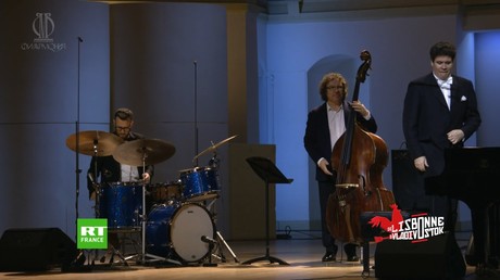 De Lisbonne à Vladivostok : Improvisation de jazz par le célèbre pianiste Denis Matsouïev