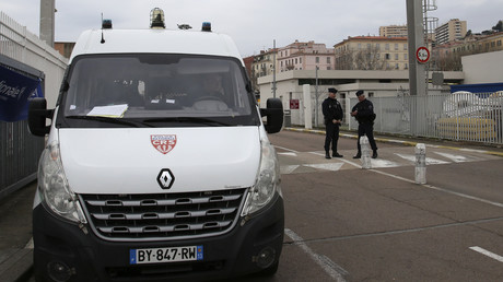 Covid-19 : la CRS 40 refuse d'être cantonnée à Pondorly, les 73 hommes dorment dans les véhicules