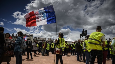 Face au Covid-19, des Gilets jaunes apportent leur soutien aux soignants