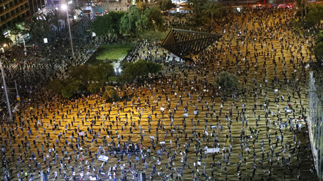 Des milliers d'Israéliens manifestent contre la formation d'un gouvernement Gantz-Netanyahou