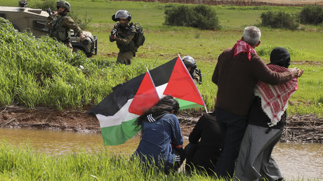Des soldats israéliens visent les manifestants palestiniens participant à une manifestation contre l'annexion de la vallée du Jourdain, dans le village de Tammun, en Cisjordanie, près de la vallée du Jourdain, le 29 février 2020. (image d'illustration)