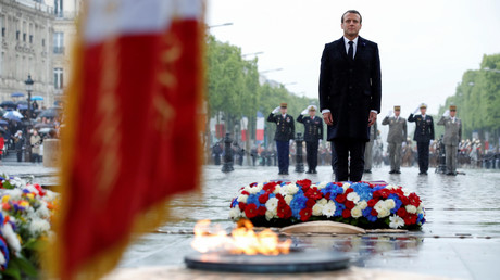 Emmanuel Macron aux commémorations du 74e anniversaire de la victoire des Alliés, à l'Arc de Triomphe à Paris, le 8 mai 2019.