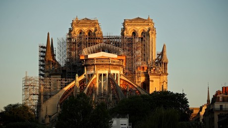 Les travaux de restauration de Notre-Dame reprennent malgré la pandémie (VIDEOS)