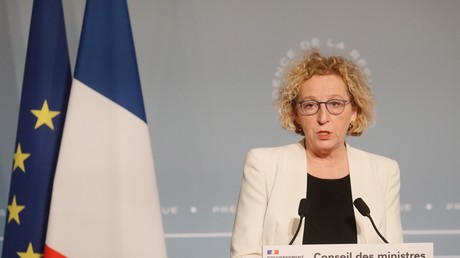 La ministre française du Travail, Muriel Pénicaud, s'adresse à la presse après la réunion hebdomadaire du cabinet à l'Elysée le 1er avril 2020 à Paris.