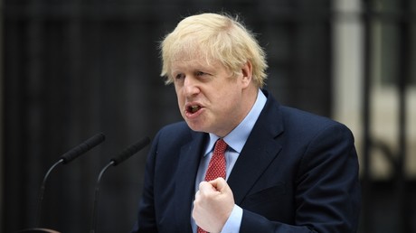 Le Premier ministre britannique Boris Johnson s'exprime sur le perron du 10 Downing Street, le 27 avril 2020.
