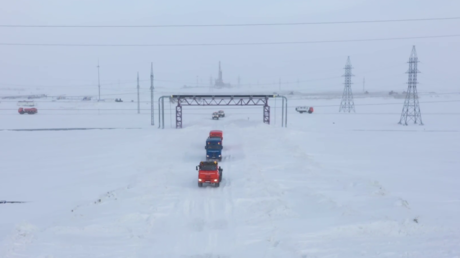 Un convoi de camions parcourt l'Arctique sans conducteurs