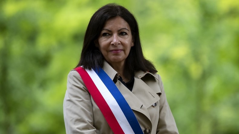 Anne Hidalgo souhaite la réouverture des parcs à Paris, Olivier Véran douche ses espoirs