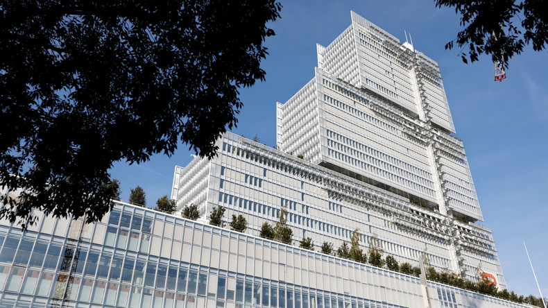 La verbalisation d'une avocate devant le tribunal de Paris soulève un tollé