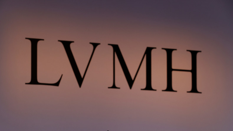 Carrefour met en vente  «par erreur» du gel hydroalcoolique LVMH, la toile s'enflamme