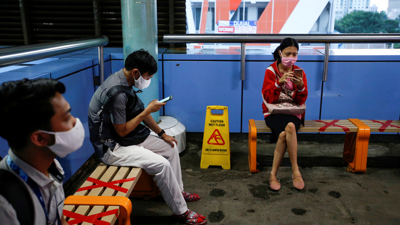 Maison «hantée», récitation du Coran : l'Indonésie innove pour faire respecter les règles sanitaires