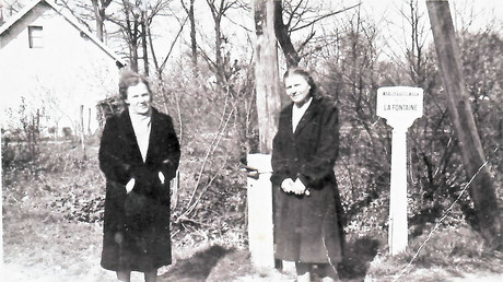 Les membres du détachement Rodina. A. Paramonova (à droite) et M. Kolesnikova (à gauche). France, 1945.