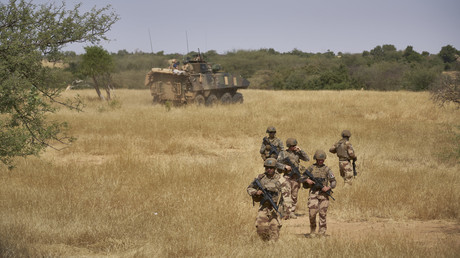 Des soldats français de la force Barkhane sécurisent une zone rurale au nord du Burkina-Faso, 12 novembre 2019 (image d'illustration).