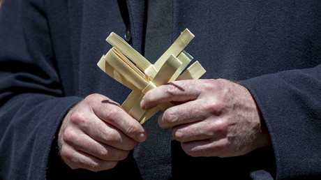 Proche des Gilets jaunes, l'abbé Michel évincé de l'Eglise catholique