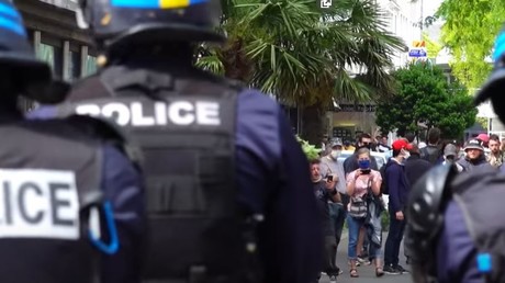 Echauffourées et tirs de gaz lacrymogène lors d'une manifestation interdite à Saint-Nazaire