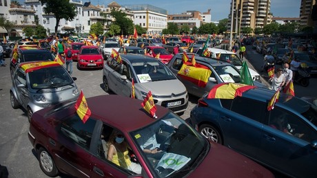 Manifestants rassemblés à l'appel de Vox à Séville.