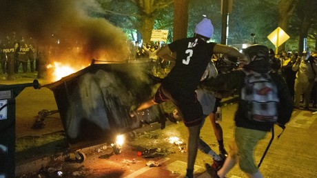 Etats-Unis : pillages, vandalisme et heurts avec la police se multiplient malgré des couvre-feux