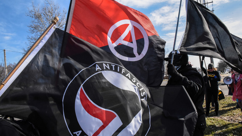 Un bar «antifa» attaqué par des militants d'extrême droite à Paris