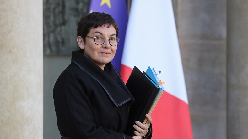 Cayenne : la ministre des Outre-mer prise à partie après une intervention à la radio